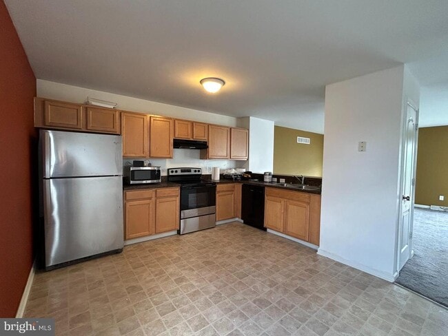 Building Photo - 338 Northdown Dr