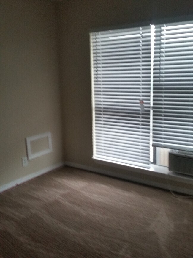 Foto del edificio - 2 bed 2 bath with washer/dryer connections