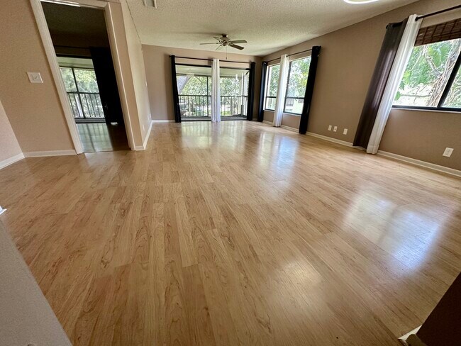 Foto del edificio - 700 Starkey Rd