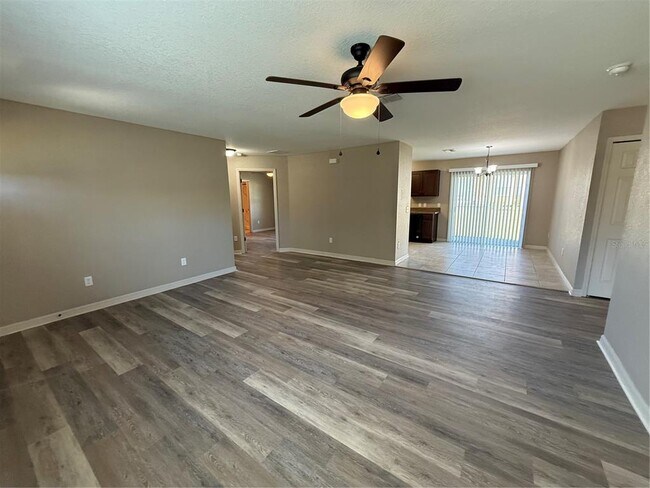 Foto del edificio - 5663 NW 57th St