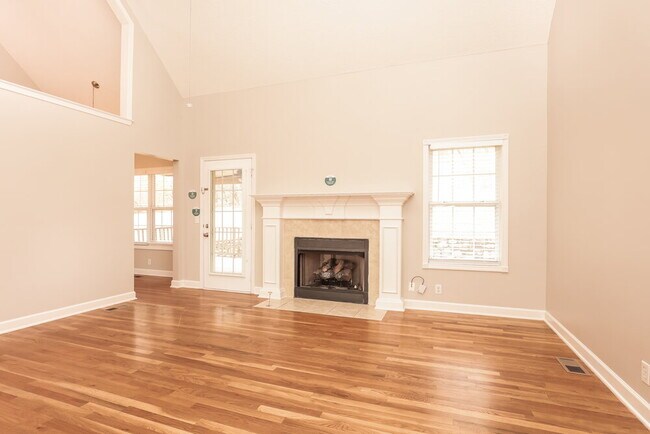 Building Photo - 209 St Martins Ln