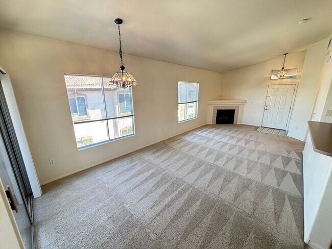 Foto del edificio - Beautiful 2Bed/2Bath Condo located in Henderson's Mission Ridge gated Community