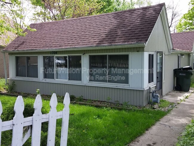 Building Photo - 1704 Belleview Ave