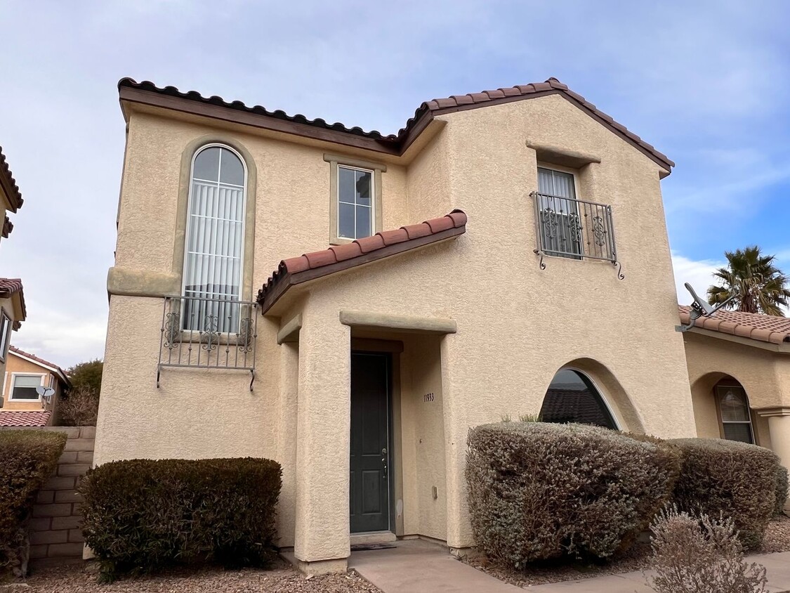 Foto principal - Great 3 Bedroom home in Summerlin area Cha...