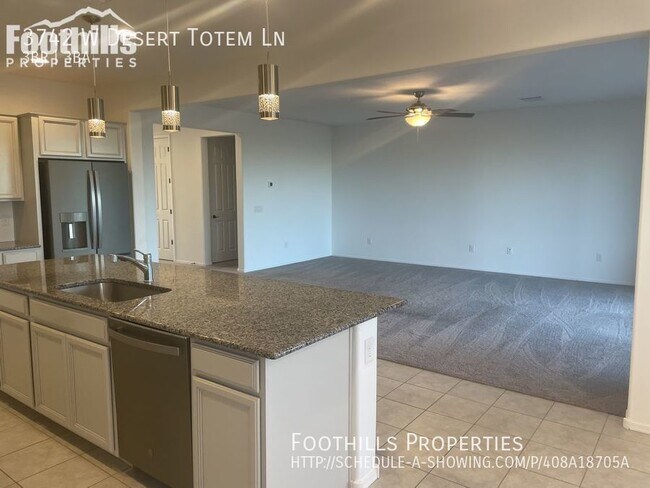 Foto del edificio - Newer Build - 3BR 2 1/2 BA