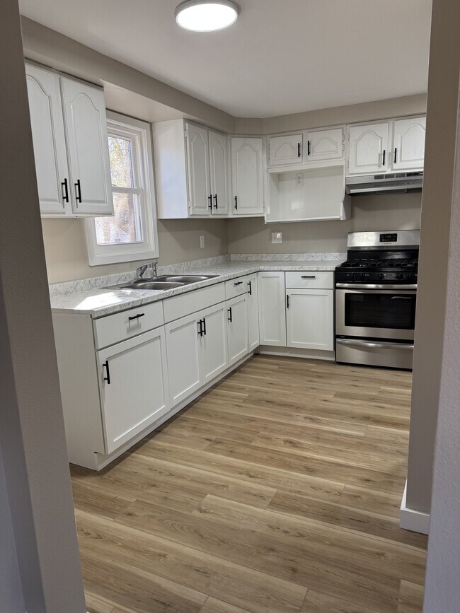 Foto del edificio - 724 Napoleon St