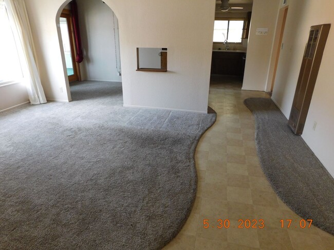 Building Photo - 419 W Jean Ave