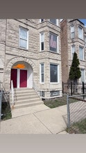 Building Photo - 3140 W Fulton Blvd