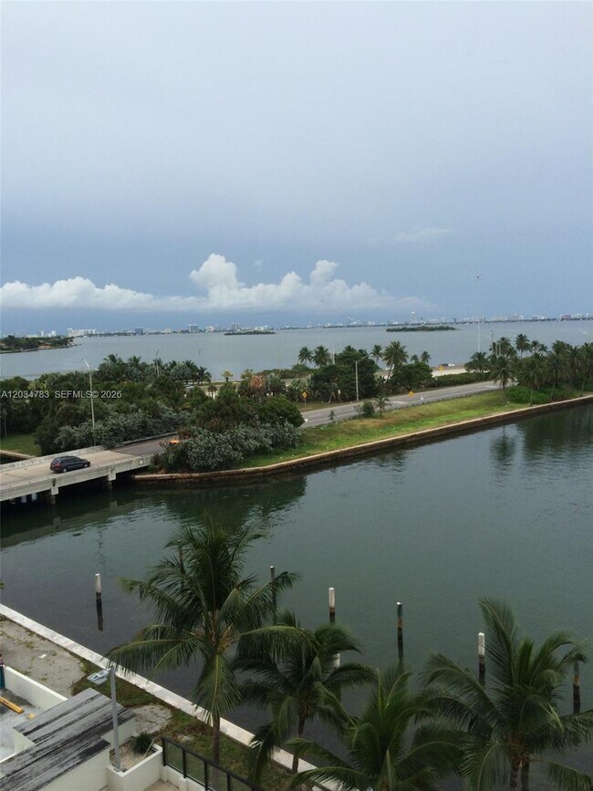 Foto del edificio - 600 NE 36th St