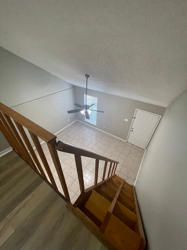Building Photo - 402 Lee Dr