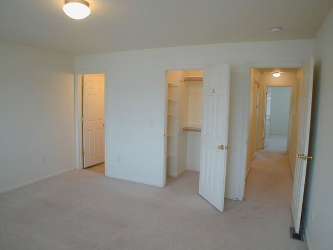 Foto del edificio - House For Lease