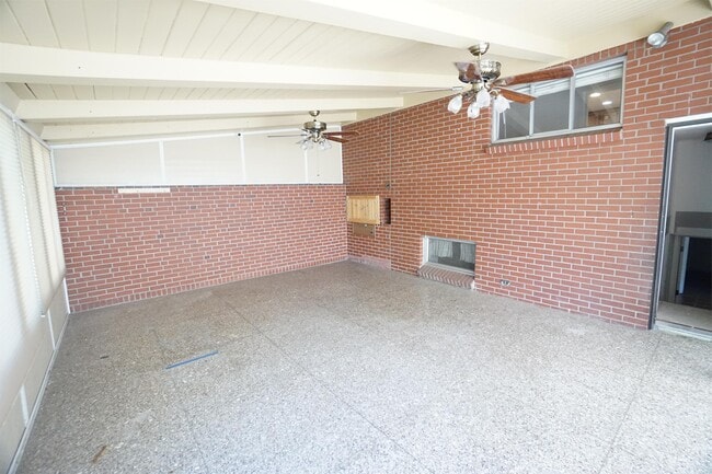 Building Photo - 1217 S Vine St