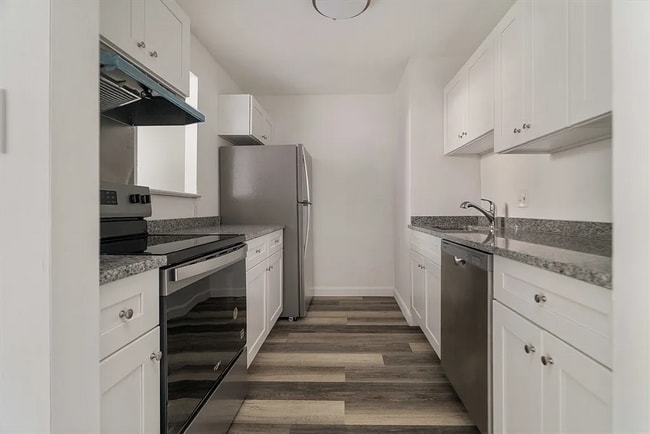 Photo - 76 Elm St Apartment