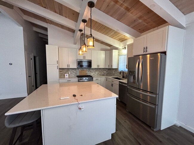 Building Photo - Gorgeous Location Near Heavenly - 3 Bed, 2...