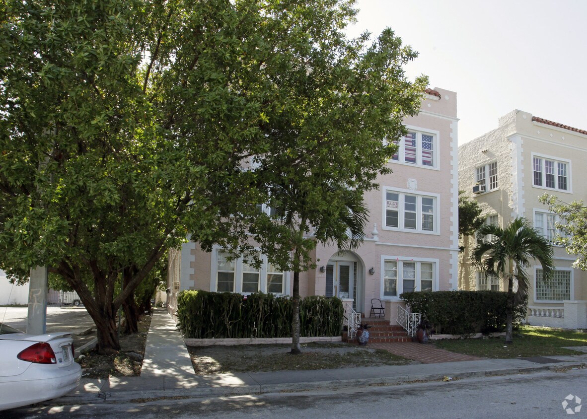 Building Photo - 244 NE 28th St