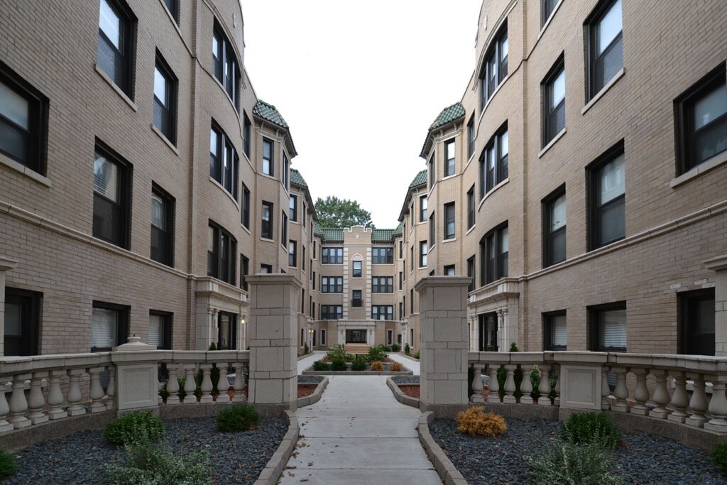Primary Photo - 4043 N Ashland Ave