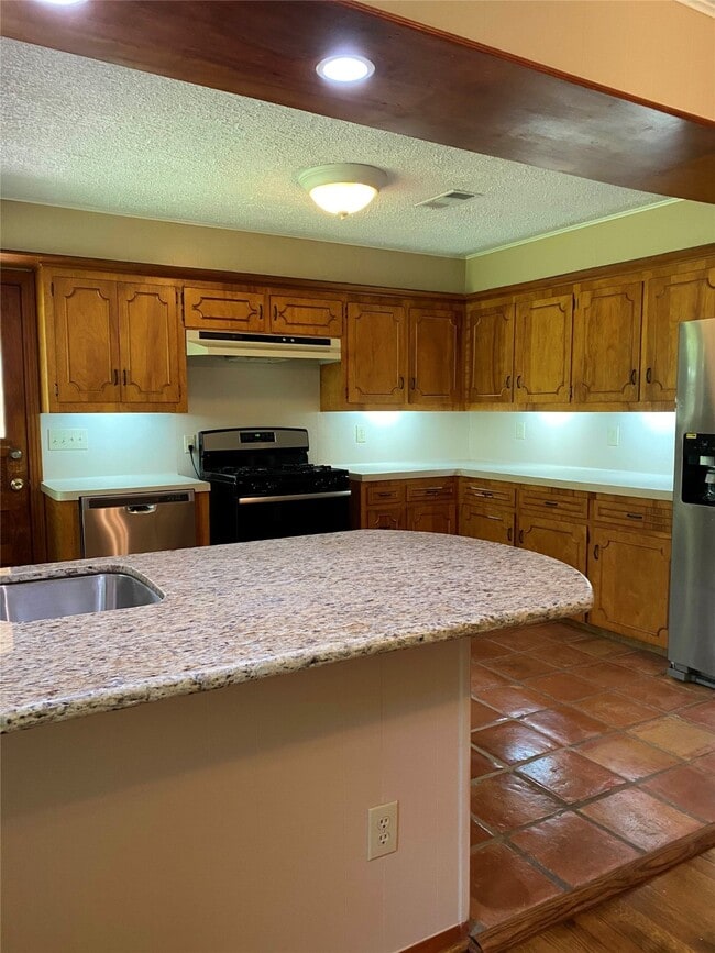 Building Photo - 2115 Gardenia Dr