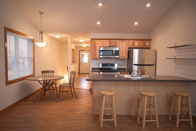 Building Photo - 562 Lulu Ln