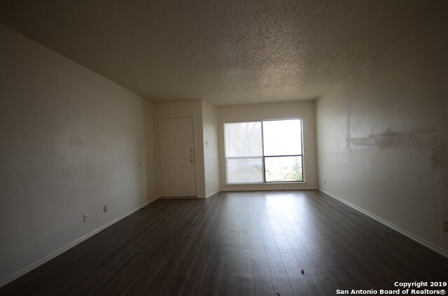 Building Photo - 939 Hayloft Ln