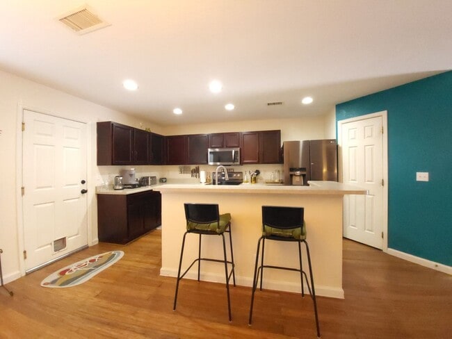 Building Photo - Eco-Friendly 3BR Townhome in Denver
