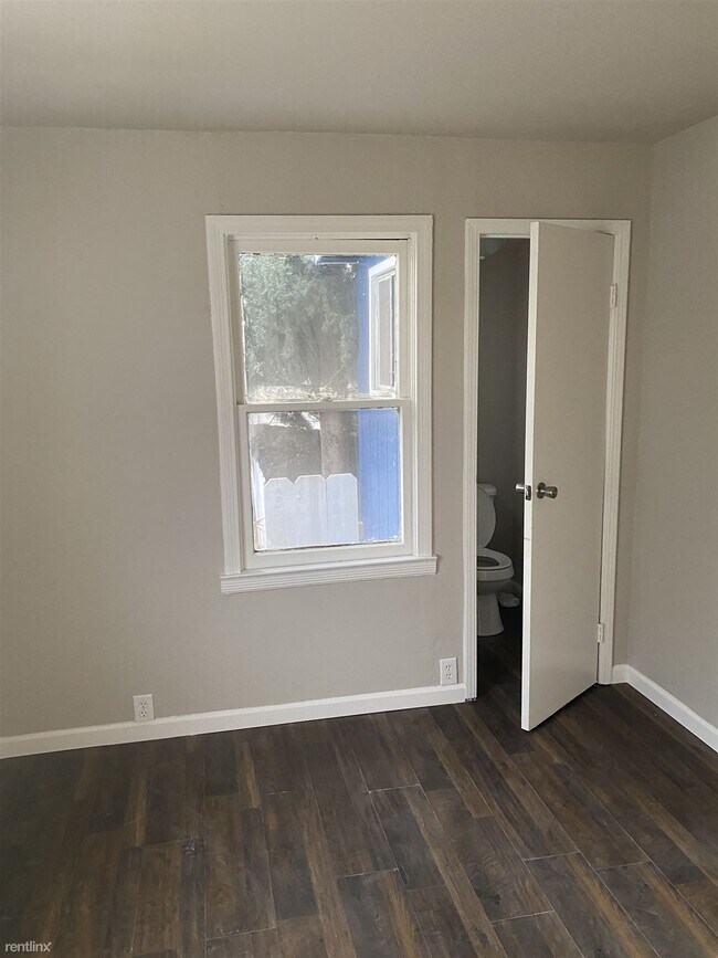 Building Photo - 2 br, 1.5 bath House - 438 West Birch Avenue