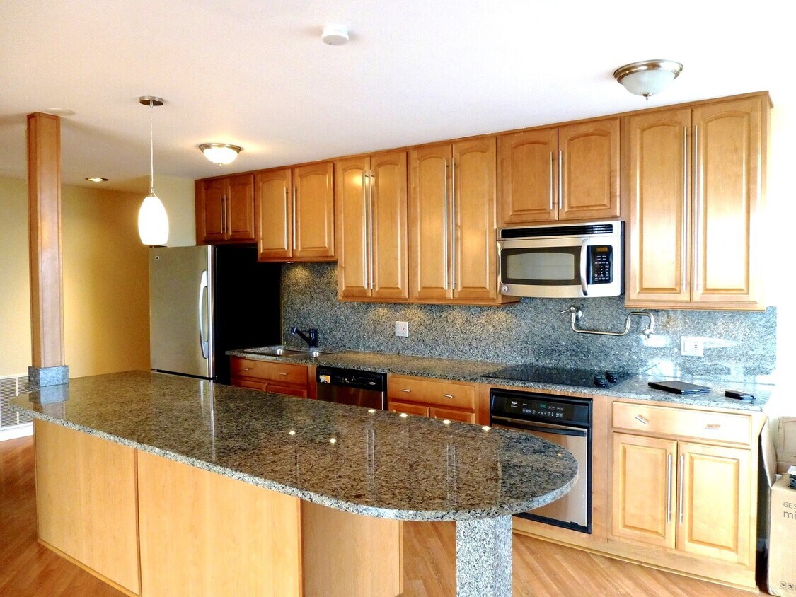 Primary Photo - 5820 Oakwood Dr