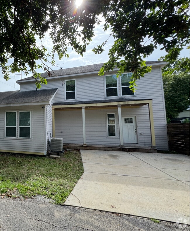 Building Photo - 3701 Derbigny St