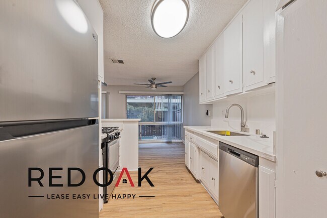Foto del edificio - ~2 Weeks FREE~ One of a Kind and Spacious ...