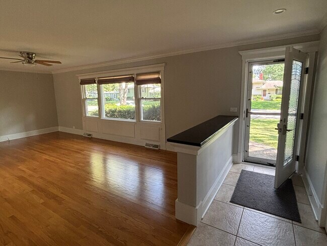 Foto del edificio - 541 Cypress Dr