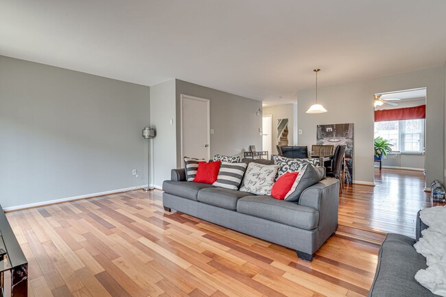 Foto del edificio - Charming 3 Bedroom Home in Prime Clinton L...