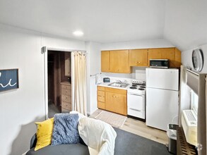Building Photo - 208 2nd St S