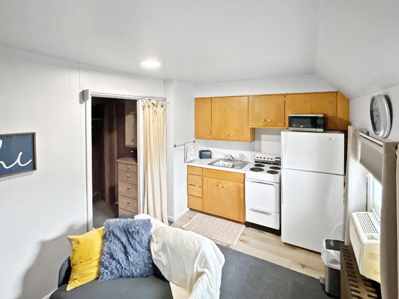 Foto principal - 208 2nd St S
