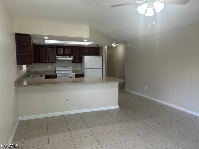 Foto del edificio - 215-217 SE 23rd Pl