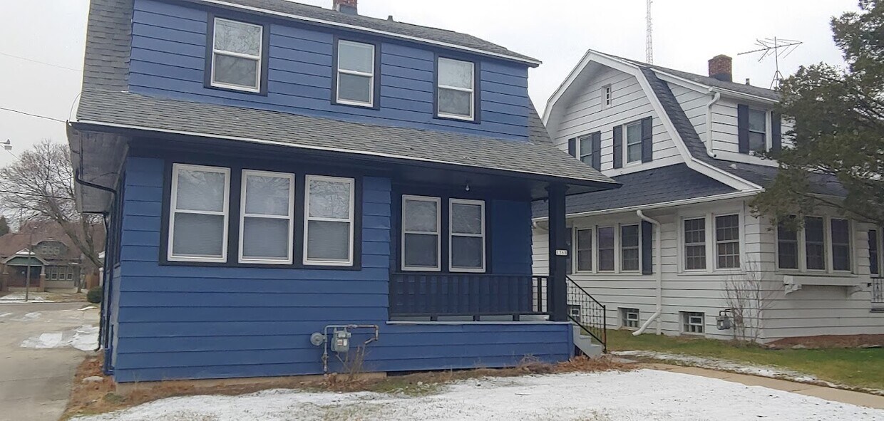 Primary Photo - 1368 N Hawley Rd