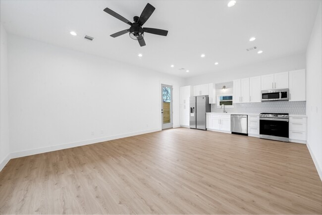 Building Photo - 2311 Solo St