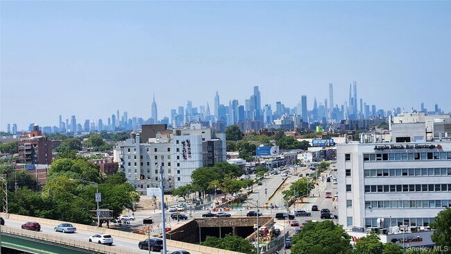 Foto del edificio - 92-29 Queens Blvd