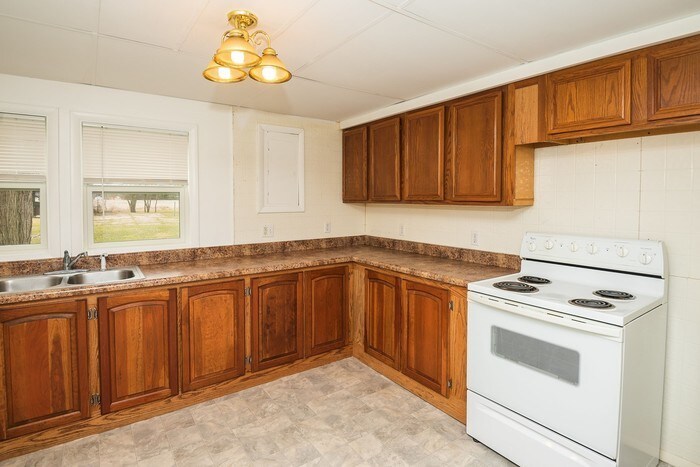 Primary Photo - Spacious 3 Bedroom in Lake Charter Township