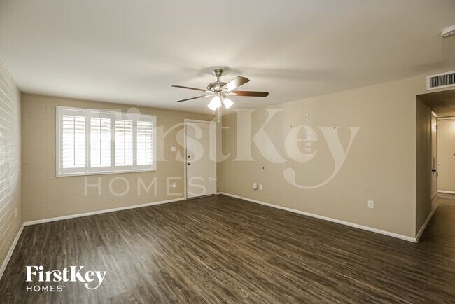 Foto del edificio - 13602 N 34th Pl