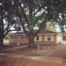 Building Photo - 3052 Effie St