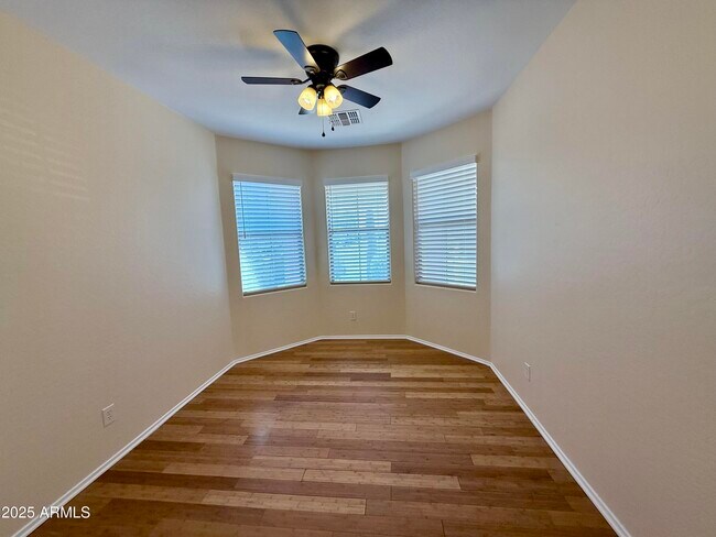Foto del edificio - 42723 N 43rd Dr