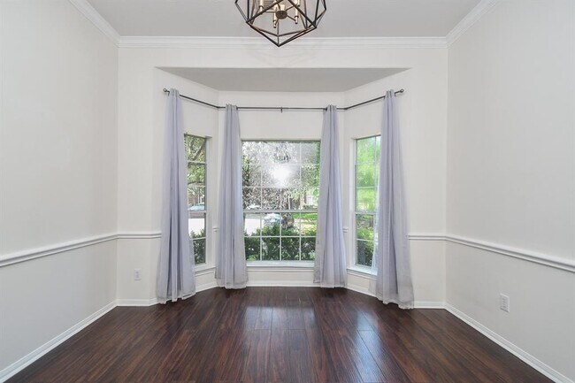 Foto del edificio - 5822 Windy Knoll Ln