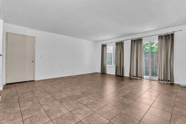Foto del edificio - 574 Derby Rd
