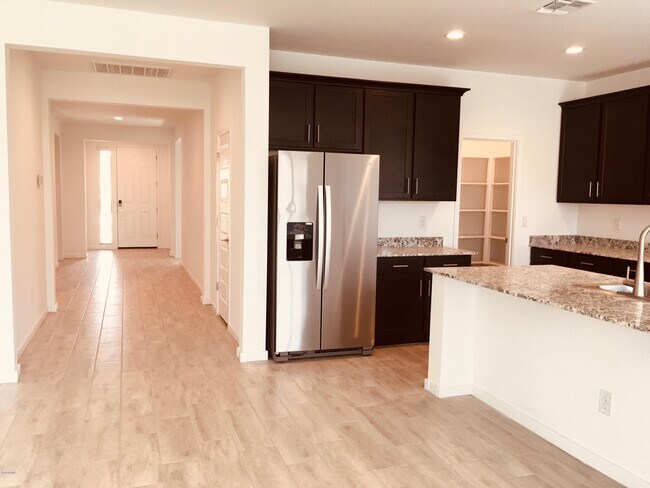 Foto del edificio - 300 Pelipa Dr