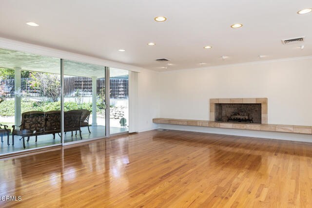 Foto del edificio - 245 Hillside Rd