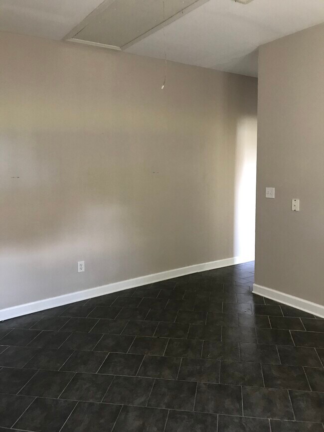 Foto del edificio - 5547 Woodlawn Pl