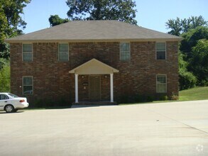 Building Photo - 112 E Carthage Ave