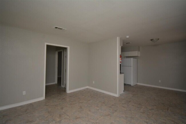 Building Photo - 624-628 8th St N