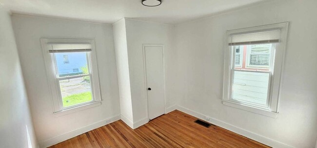 Building Photo - Fully Renovated Home! 3 Bedroom with Basem...