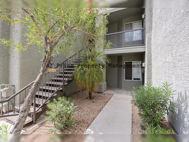 Building Photo - 2929 W Yorkshire Dr