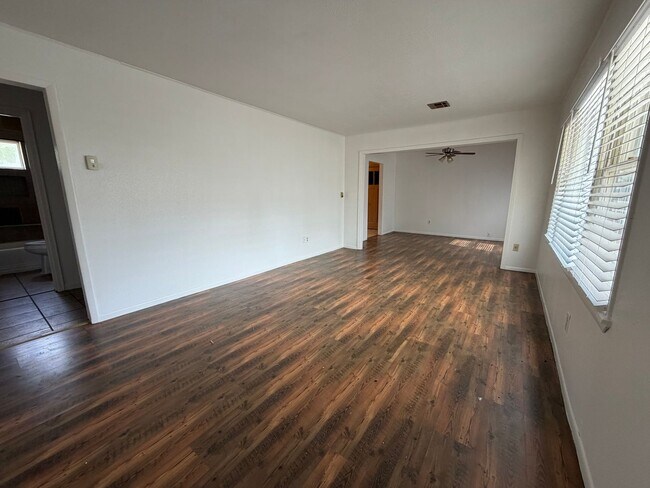 Foto del edificio - 519 N Highland Ave